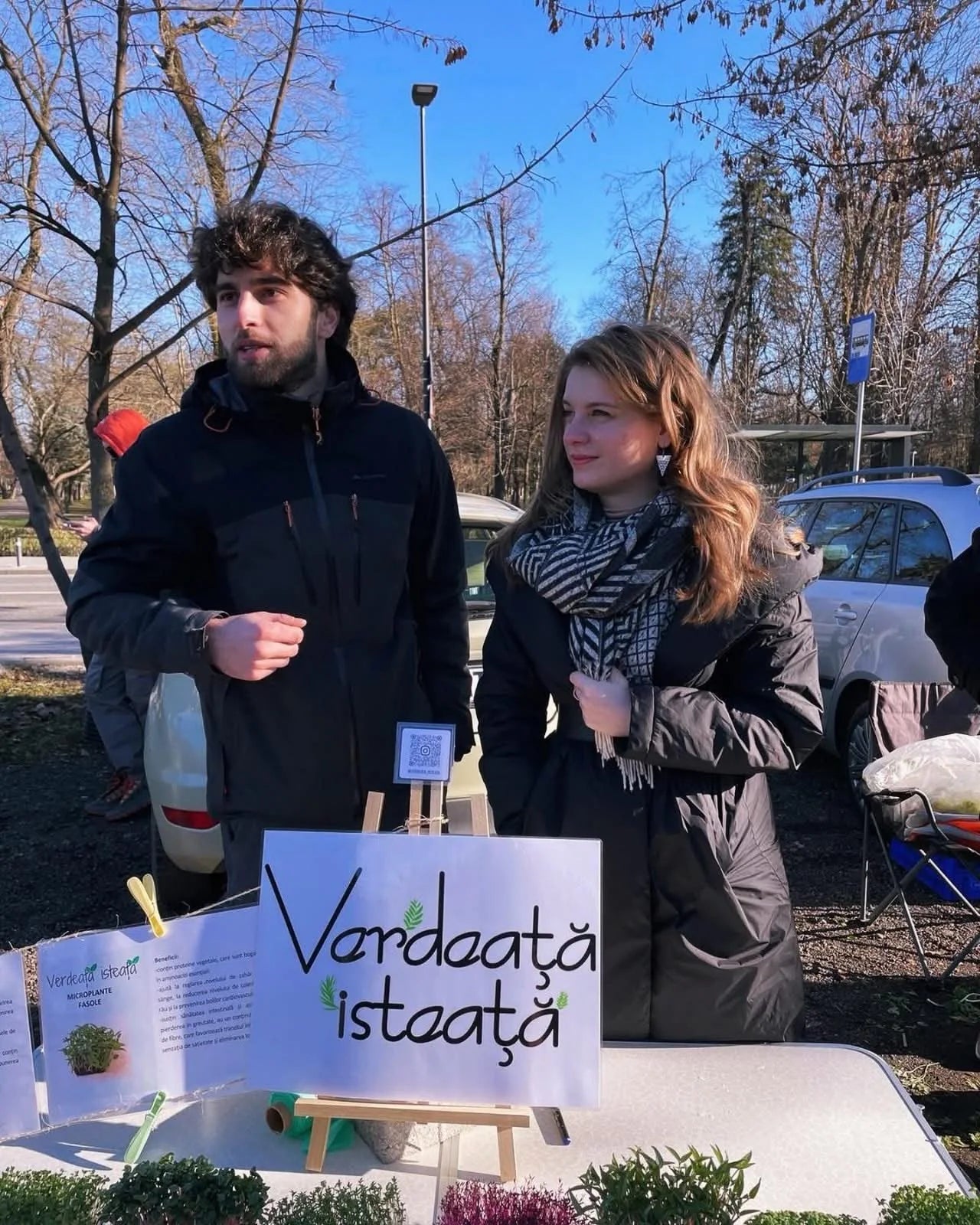 Florin și Adelina la piața volantă de lângă stadionul din Cluj-Napoca